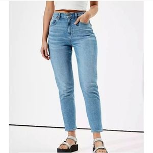 American Eagle Mom Jean Medium Wash Size 18 - slight stretch - 8 inch rise